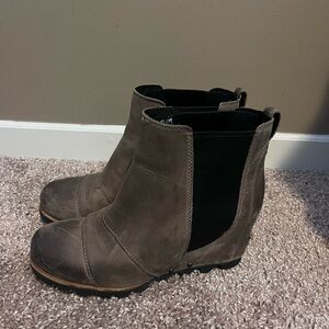 Sorel Lea Wedge Boots size 7